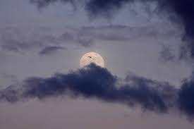 Supermoon today: Today’s ‘Wolf Moon’ will light up the night sky || ଆଜି ସୁପରମୁନ୍: ରାତିରେ ଆକାଶକୁ ଆଲୋକିତ କରିବ ଆଜିର ‘ୱଲ୍ଫ ମୁନ୍’